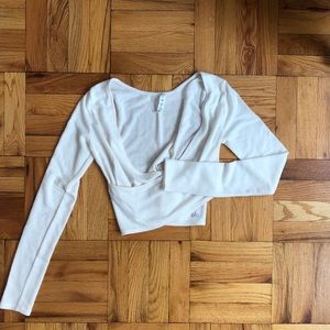 NWOT ALO YOGA AMELIA LUXE LONG SLEEVE CROP